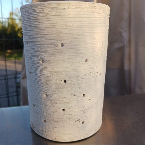 Scentsy warmer w light bulb and top warming dish - Picture 2 of 3